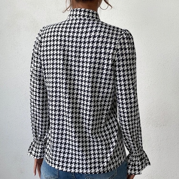 NWOT Houndstooth Flounce Sleeve Blouse - Picture 3 of 5